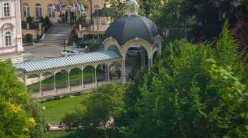 Садовая колоннада в садах Дворжака