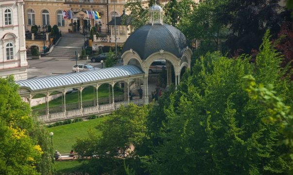 Садовая колоннада в садах Дворжака
